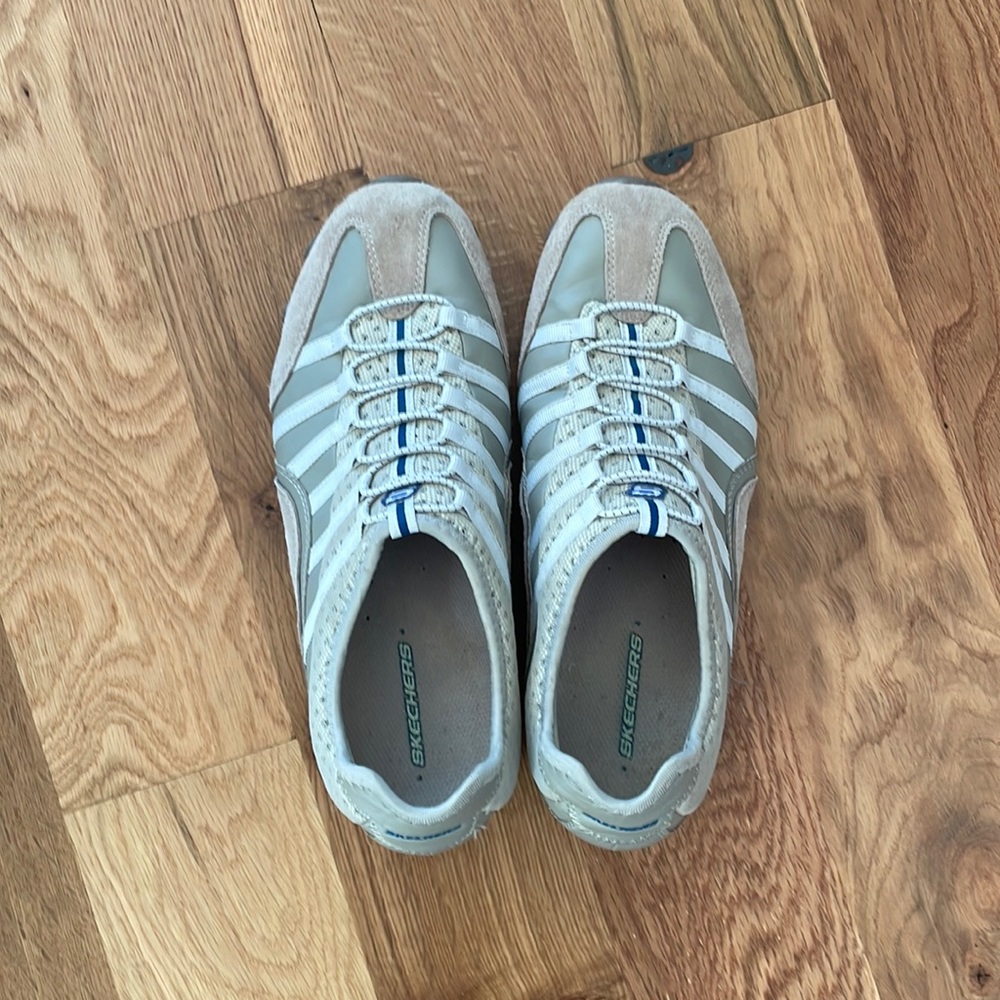 SKECHERS Size 9